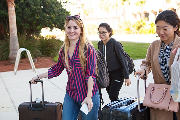 Tips For Befriending Internationals - Group Of Young Women Photo